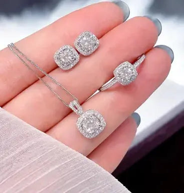 Women Fashion Accessories Teardrop Style Necklace Jewelry and Clovers